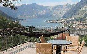 3-Bedroom Apartment With Panoramic Bay Views